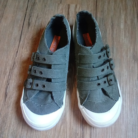 rocket dog jolissa buckle sneakers